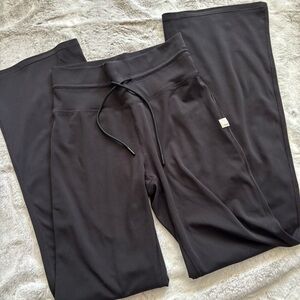 Vuori Daily Wideleg Yoga Pants, Black, XS